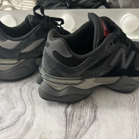 New Balance 9060 - Picture 2 of 4